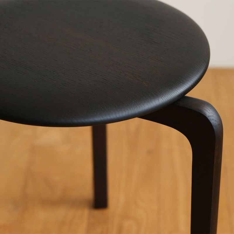 LISCIO | Stool 柿渋鉄媒染 (3本脚スツール) | DENTO STORE | 額縁・家具ブランドDENTOの公式オンラインショップ